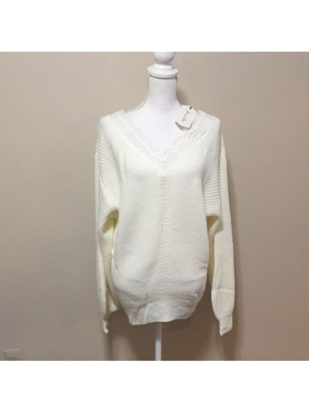 NWT Vine and Love Women’s Sweater